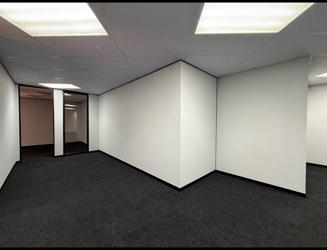 145M² OFFICE TO LET IN PARKTOWN